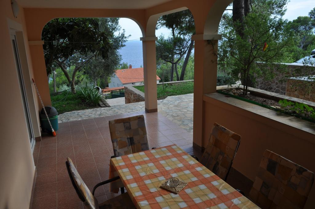 Anja Sveta Nedelja (Hvar)