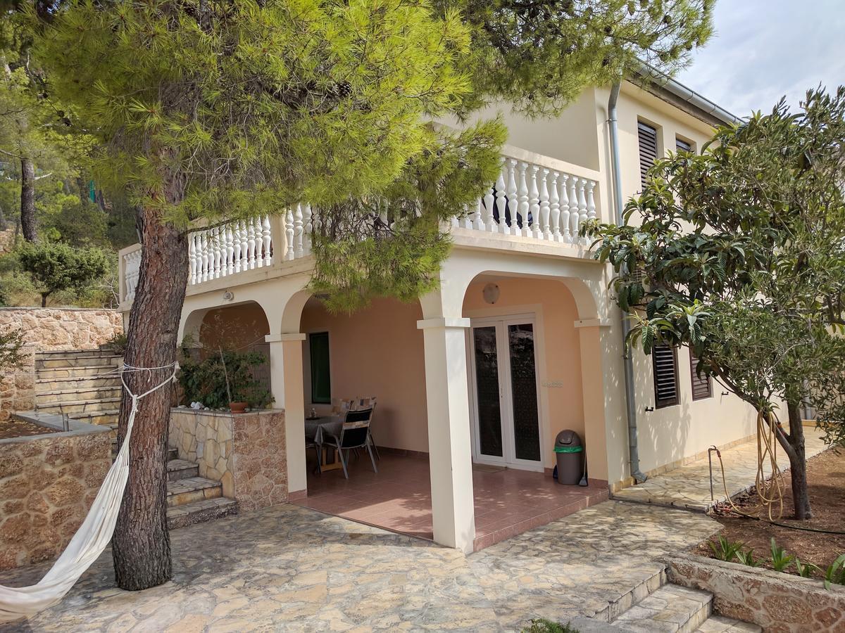 Anja * Sveta Nedelja (Hvar)
